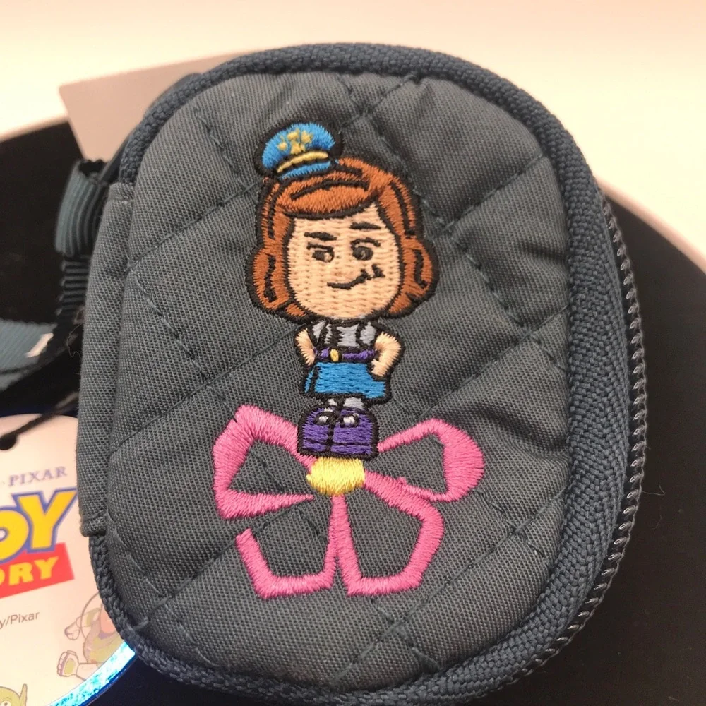 SOLD……..NWT Vera Bradley Disney Pixar Toy Story Andy’s Room Bag Charm - Picture 2 of 8